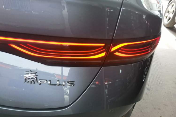 Used BYD Qin PLUS 2025 DM-i Smart Drive 55KM Leading Model Right Rear Taillight