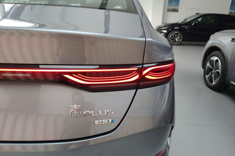 Used BYD Qin PLUS 2025 DM-i Smart Drive 55KM Beyond Model Right Rear Taillight