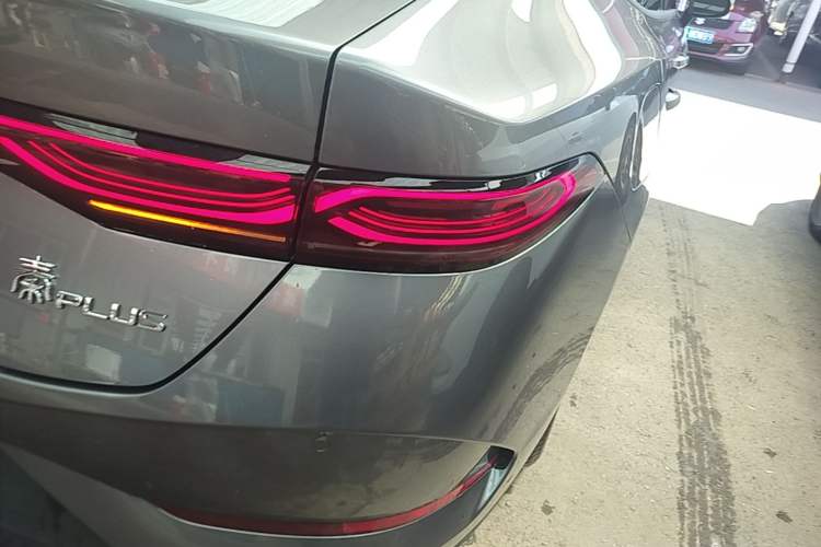 Used BYD Qin PLUS 2025 DM-i Smart Drive 55KM Leading Model Right Rear Taillight