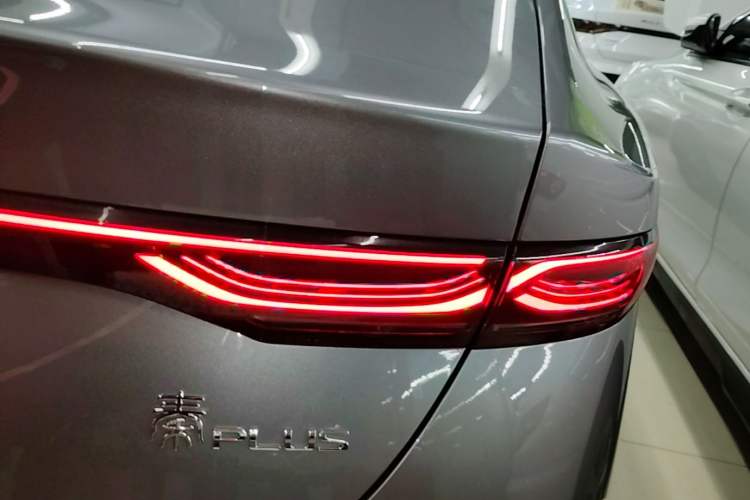 Used BYD Qin PLUS 2025 DM-i Smart Drive 55KM Leading Model Right Rear Taillight