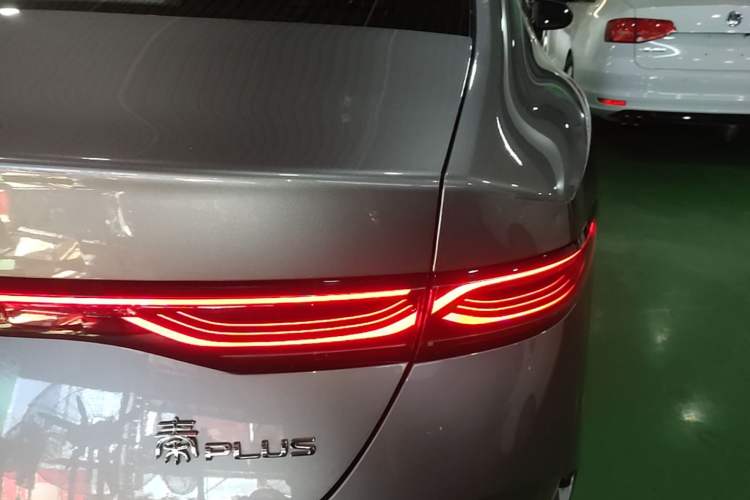 Used BYD Qin PLUS 2025 DM-i Smart Drive 55KM Leading Model Right Rear Taillight