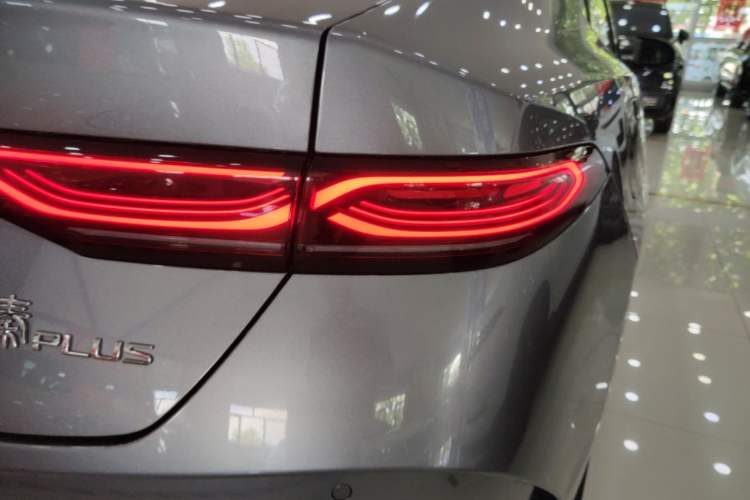 Used BYD Qin PLUS 2025 DM-i Smart Drive 55KM Leading Model Right Rear Taillight