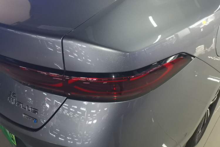 Used BYD Qin PLUS 2025 DM-i Smart Drive 120KM Superior Model Right Rear Taillight