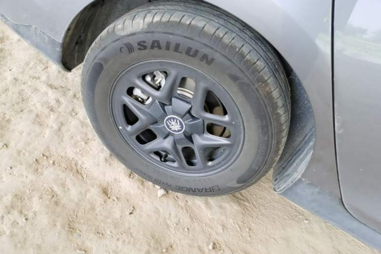 Used BYD Qin PLUS 2025 DM-i Smart Drive 55KM Leading Model Right Rear Wheel Hub