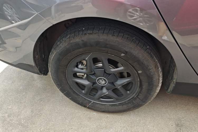 Used BYD Qin PLUS 2025 DM-i Smart Drive 55KM Leading Model Right Rear Wheel Hub