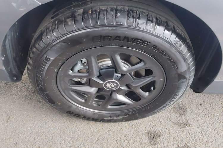 Used BYD Qin PLUS 2025 DM-i Smart Drive 55KM Leading Model Right Rear Wheel Hub