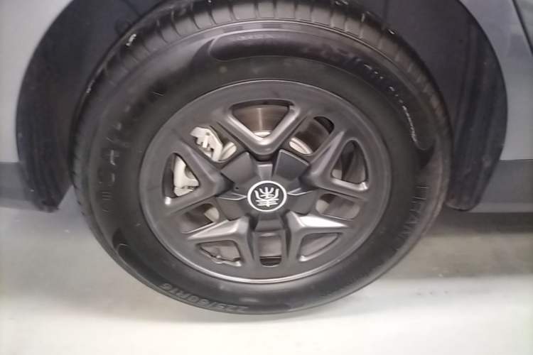 Used BYD Qin PLUS 2025 DM-i Smart Drive 55KM Leading Model Right Rear Wheel Hub