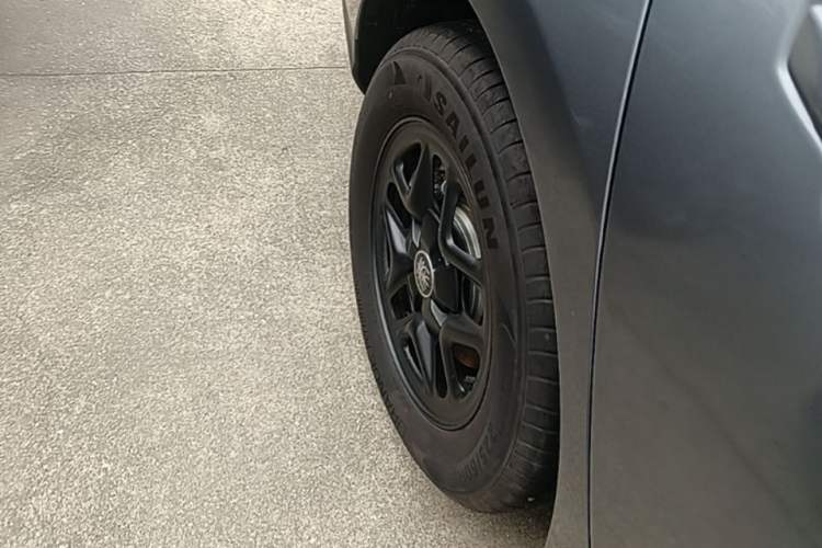 Used BYD Qin PLUS 2025 DM-i Smart Drive 55KM Leading Model Right Rear Wheel Hub