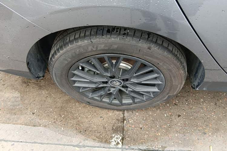Used BYD Qin PLUS 2025 EV Smart Drive Edition 420KM Leading Model Right Rear Wheel Hub