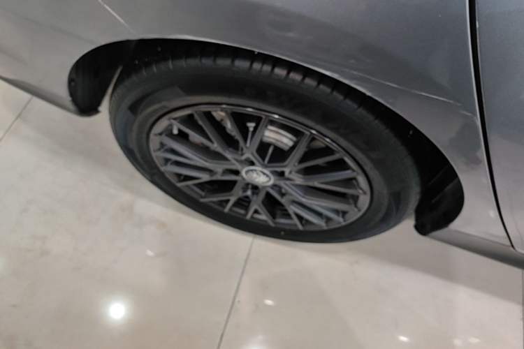 Used BYD Qin PLUS 2025 EV Smart Drive Edition 510KM Leading Model Right Rear Wheel Hub