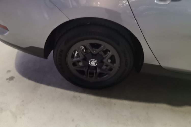 Used BYD Qin PLUS 2025 DM-i Smart Drive 55KM Leading Model Right Rear Wheel Hub