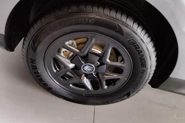 Used BYD Qin PLUS 2025 DM-i Smart Drive 55KM Leading Model Right Rear Wheel Hub