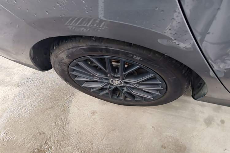 Used BYD Qin PLUS 2025 EV Smart Drive Edition 510KM Leading Model Right Rear Wheel Hub