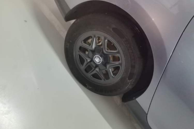 Used BYD Qin PLUS 2025 DM-i Smart Drive 55KM Leading Model Right Rear Wheel Hub