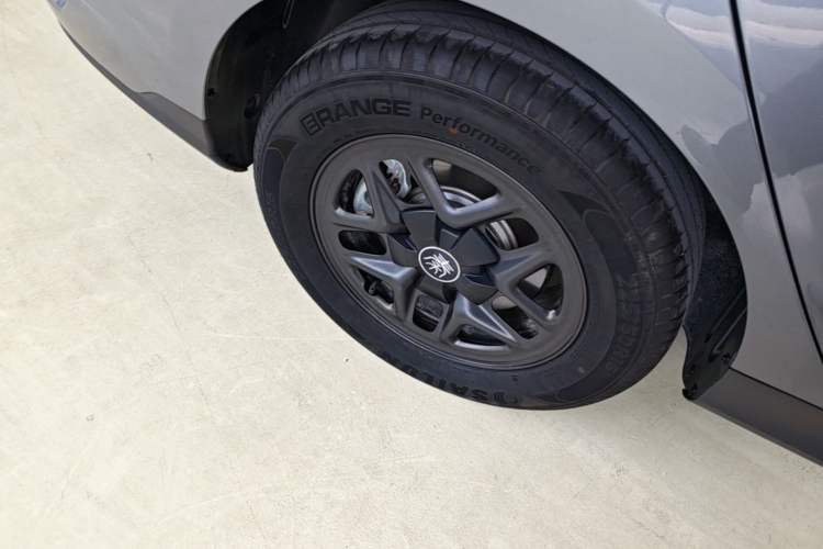 Used BYD Qin PLUS 2025 DM-i Smart Drive 55KM Leading Model Right Rear Wheel Hub