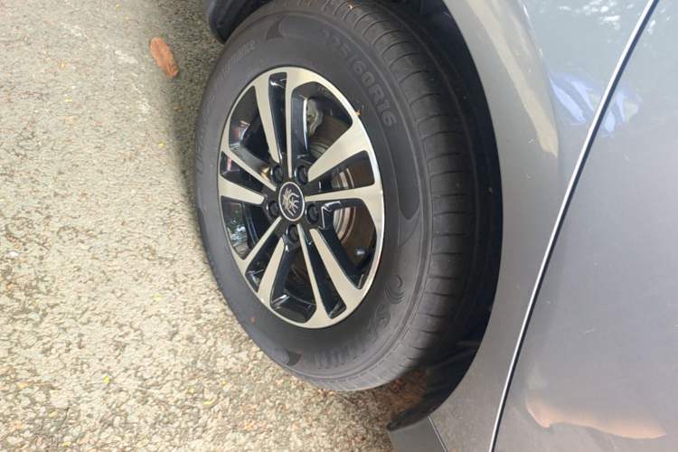 Used BYD Qin PLUS 2025 DM-i Smart Drive 120KM Superior Model Right Rear Wheel Hub