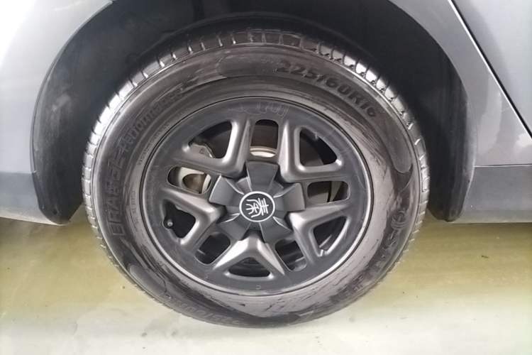 Used BYD Qin PLUS 2025 DM-i Smart Drive 55KM Leading Model Right Rear Wheel Hub
