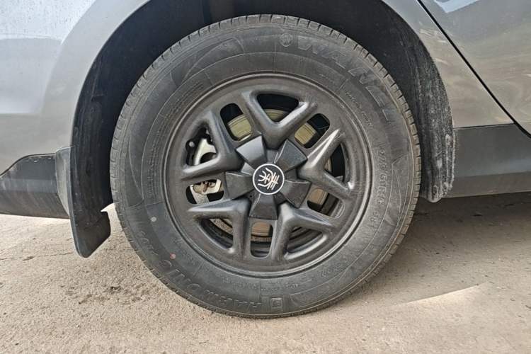 Used BYD Qin PLUS 2025 DM-i Smart Drive 55KM Leading Model Right Rear Wheel Hub