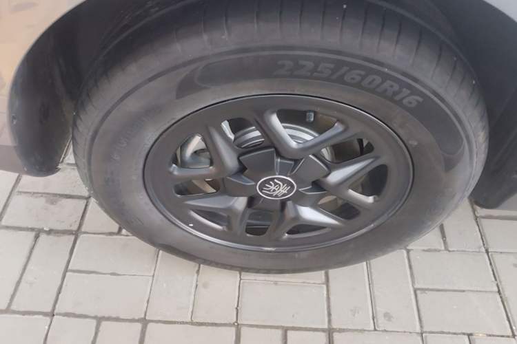 Used BYD Qin PLUS 2025 DM-i Smart Drive 55KM Leading Model Right Rear Wheel Hub