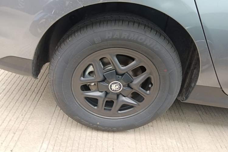 Used BYD Qin PLUS 2025 DM-i Smart Drive 55KM Leading Model Right Rear Wheel Hub