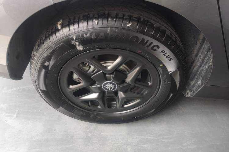 Used BYD Qin PLUS 2025 DM-i Smart Drive 55KM Leading Model Right Rear Wheel Hub