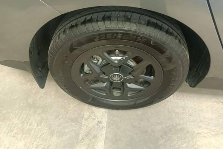 Used BYD Qin PLUS 2025 DM-i Smart Drive 55KM Leading Model Right Rear Wheel Hub