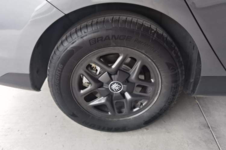 Used BYD Qin PLUS 2025 DM-i Smart Drive 55KM Leading Model Right Rear Wheel Hub