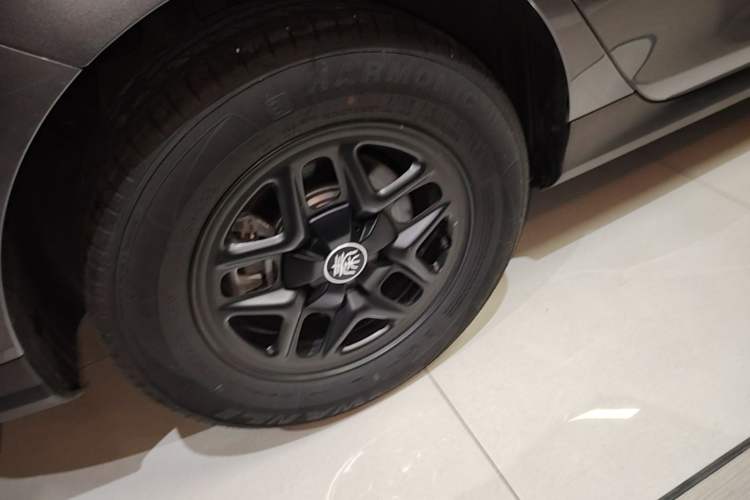 Used BYD Qin PLUS 2025 DM-i Smart Drive 55KM Leading Model Right Rear Wheel Hub