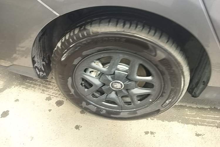 Used BYD Qin PLUS 2025 DM-i Smart Drive 55KM Leading Model Right Rear Wheel Hub