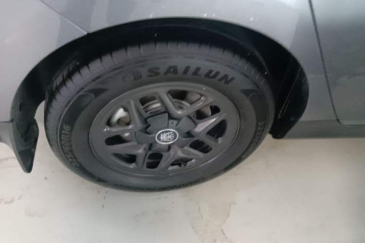 Used BYD Qin PLUS 2025 DM-i Smart Drive 55KM Leading Model Right Rear Wheel Hub