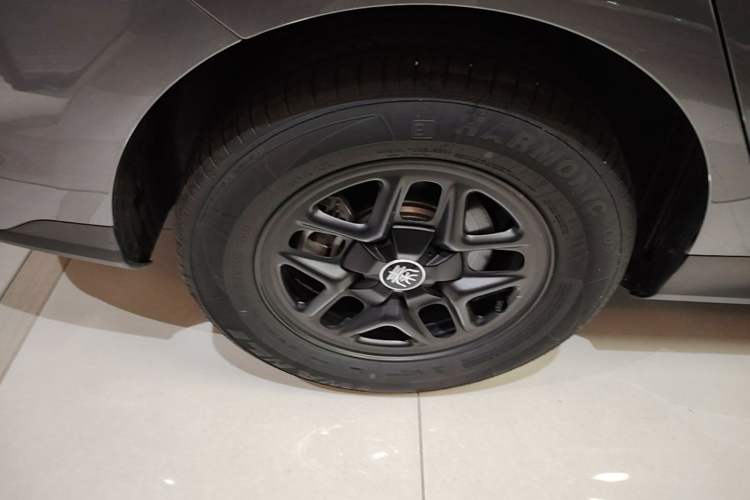 Used BYD Qin PLUS 2025 DM-i Smart Drive 55KM Leading Model Right Rear Wheel Hub