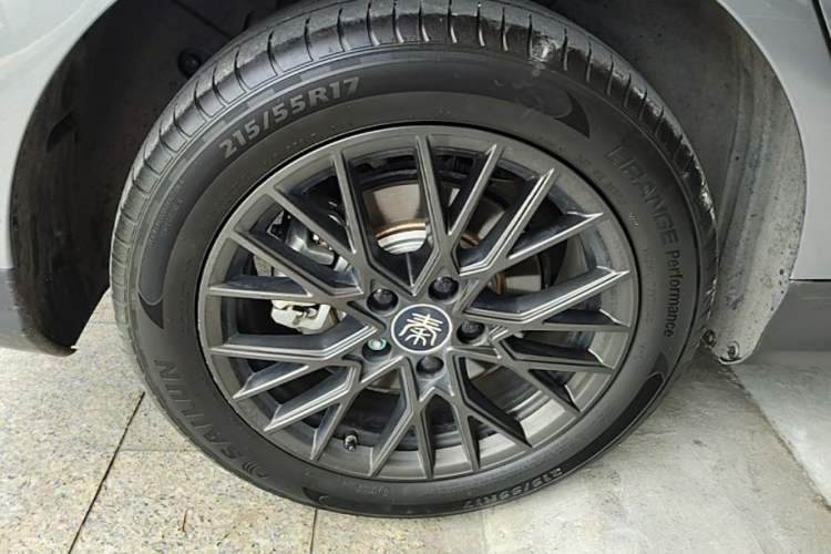 Used BYD Qin PLUS 2025 EV Smart Drive Edition 420KM Leading Model Right Rear Wheel Hub