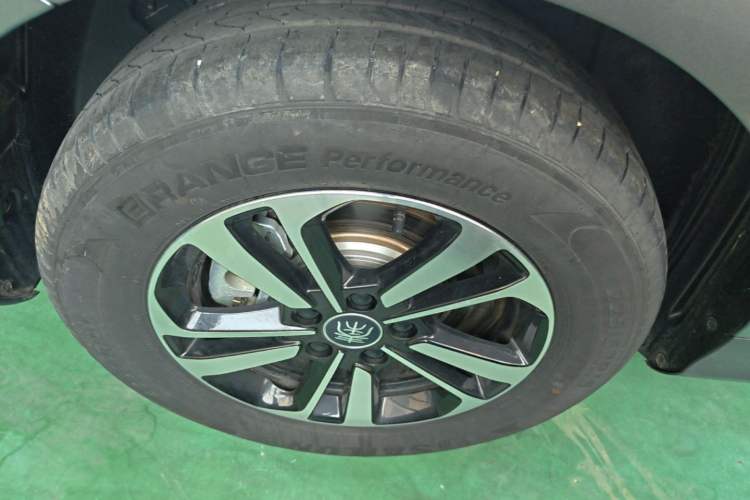 Used BYD Qin PLUS 2025 DM-i Smart Drive 55KM Beyond Model Right Rear Wheel Hub