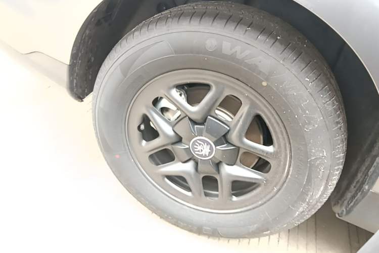 Used BYD Qin PLUS 2025 DM-i Smart Drive 55KM Leading Model Right Rear Wheel Hub