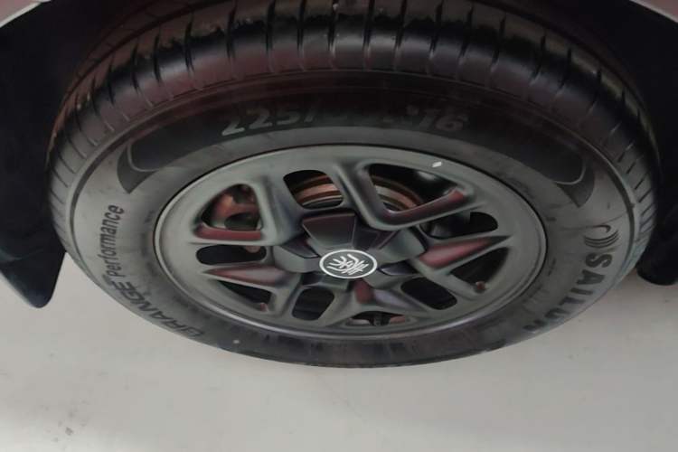 Used BYD Qin PLUS 2025 DM-i Smart Drive 55KM Leading Model Right Rear Wheel Hub