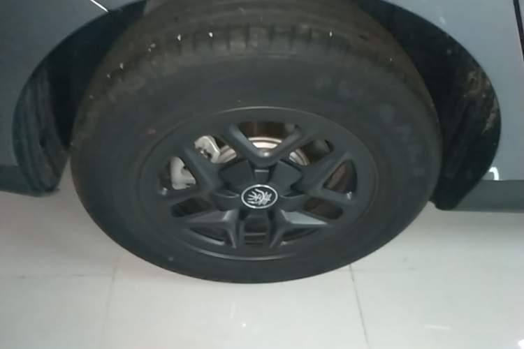 Used BYD Qin PLUS 2025 DM-i Smart Drive 55KM Leading Model Right Rear Wheel Hub