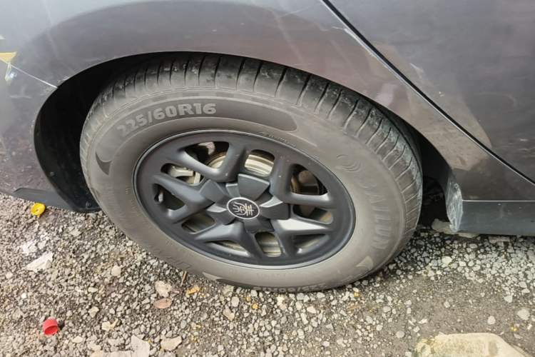 Used BYD Qin PLUS 2025 DM-i Smart Drive 55KM Leading Model Right Rear Wheel Hub