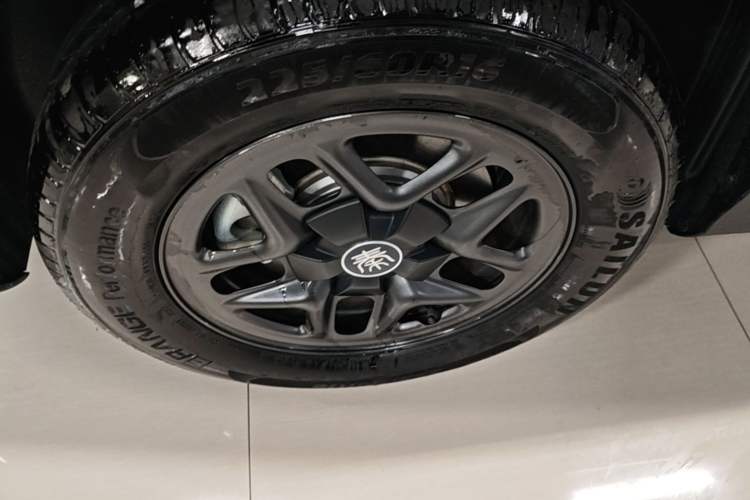 Used BYD Qin PLUS 2025 DM-i Smart Drive 55KM Leading Model Right Rear Wheel Hub