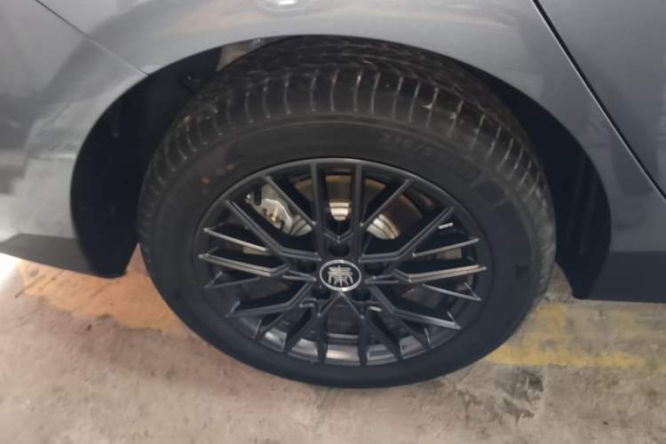 Used BYD Qin PLUS 2025 EV Smart Drive Edition 420KM Leading Model Right Rear Wheel Hub
