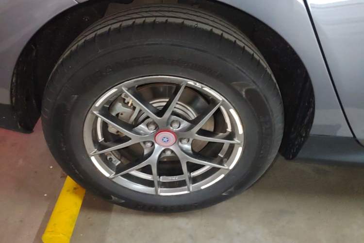 Used BYD Qin PLUS 2025 DM-i Smart Drive 55KM Leading Model Right Rear Wheel Hub