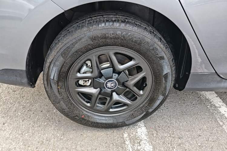 Used BYD Qin PLUS 2025 DM-i Smart Drive 55KM Leading Model Right Rear Wheel Hub