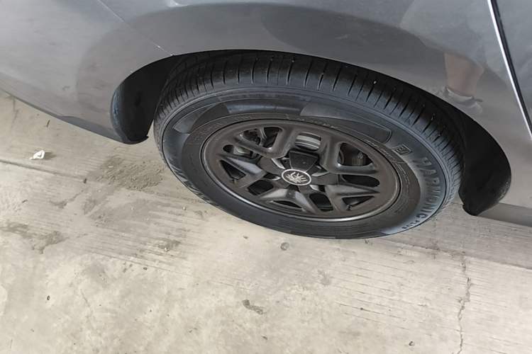Used BYD Qin PLUS 2025 DM-i Smart Drive 55KM Leading Model Right Rear Wheel Hub