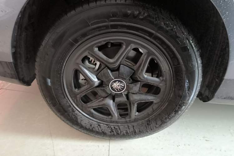 Used BYD Qin PLUS 2025 DM-i Smart Drive 55KM Leading Model Right Rear Wheel Hub