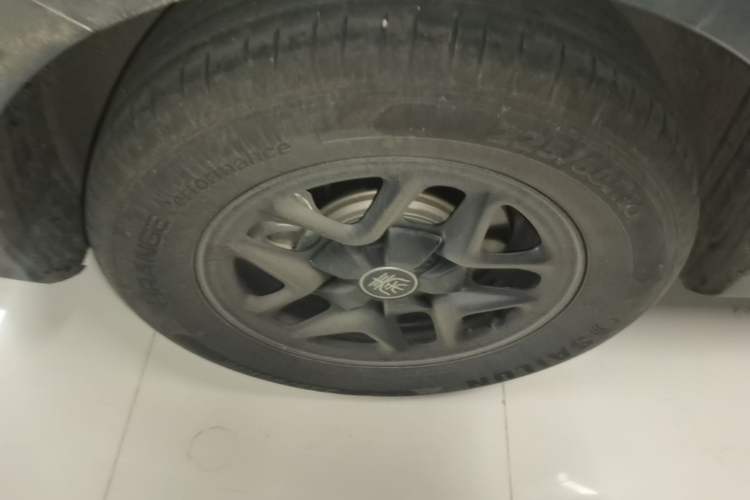 Used BYD Qin PLUS 2025 DM-i Smart Drive 55KM Leading Model Right Rear Wheel Hub
