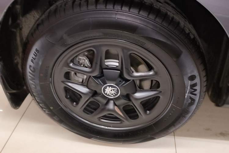 Used BYD Qin PLUS 2025 DM-i Smart Drive 55KM Leading Model Right Rear Wheel Hub