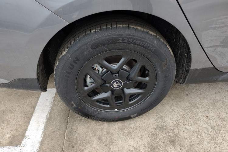 Used BYD Qin PLUS 2025 DM-i Smart Drive 55KM Leading Model Right Rear Wheel Hub