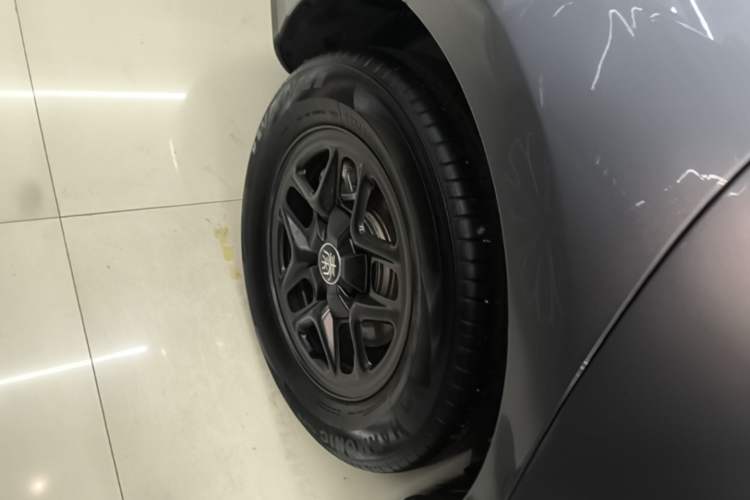 Used BYD Qin PLUS 2025 DM-i Smart Drive 55KM Leading Model Right Rear Wheel Hub