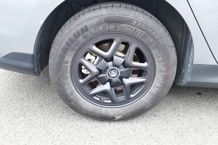 Used BYD Qin PLUS 2025 DM-i Smart Drive 55KM Leading Model Right Rear Wheel Hub