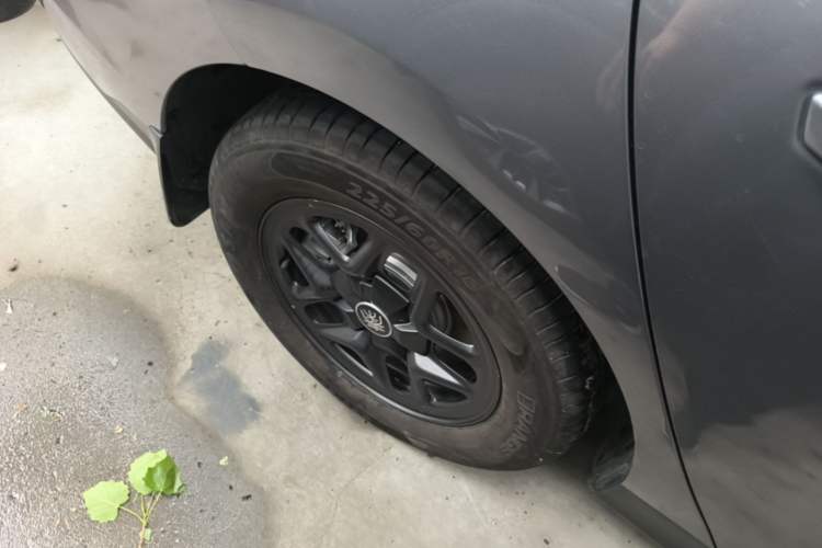 Used BYD Qin PLUS 2025 DM-i Smart Drive 55KM Leading Model Right Rear Wheel Hub