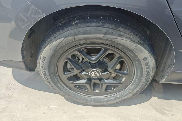 Used BYD Qin PLUS 2025 DM-i Smart Drive 55KM Leading Model Right Rear Wheel Hub